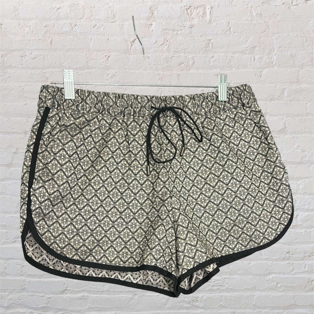 Victoria’s Secret Black White Lounge Shorts Medium Printed Drawstring